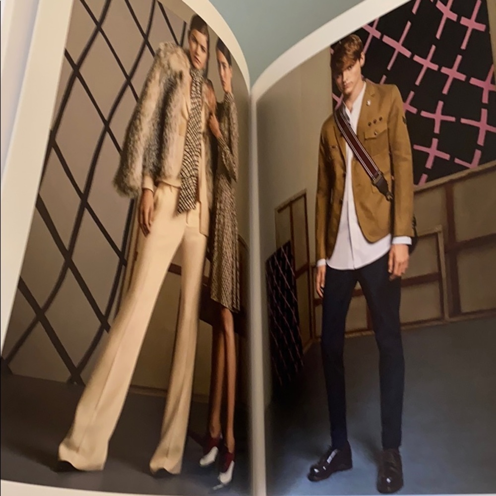 GUCCI CATALOG 2016 RARE-UNIQUE-HARD COVER - Picture 7 of 8